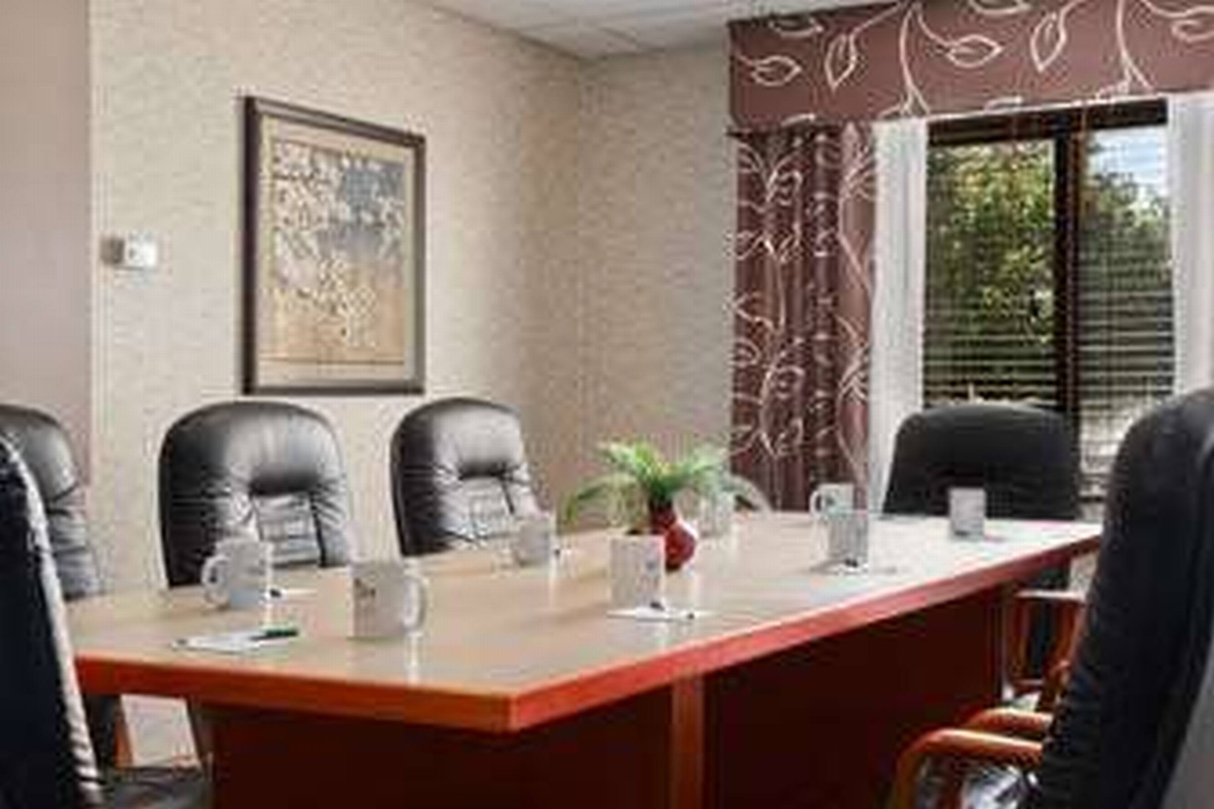 Cross Creek Inn & Suites