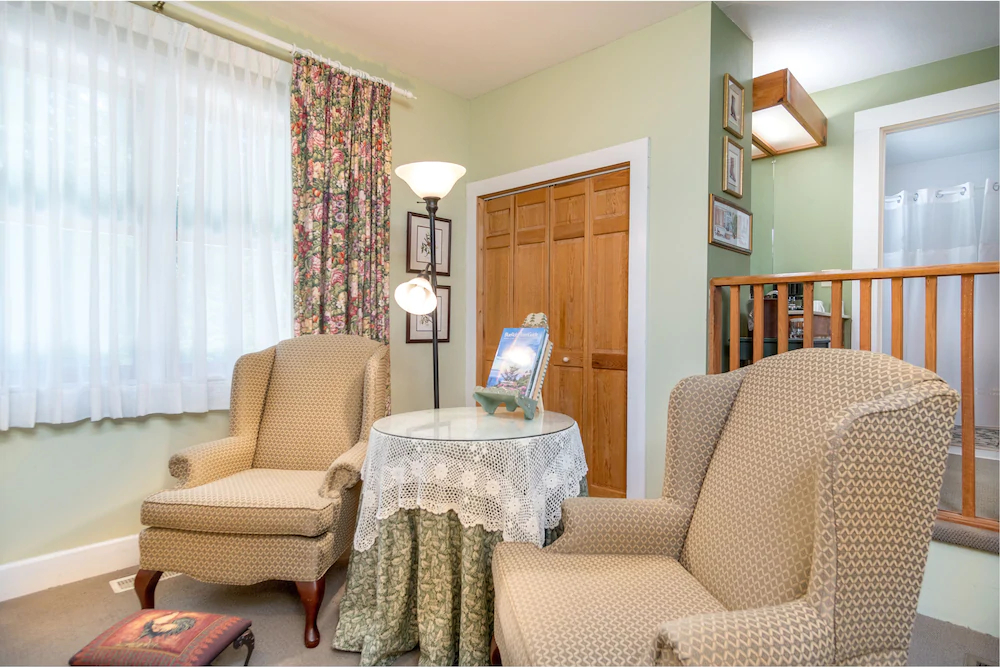 Highland Lake Inn & Resort - Flat Rock
