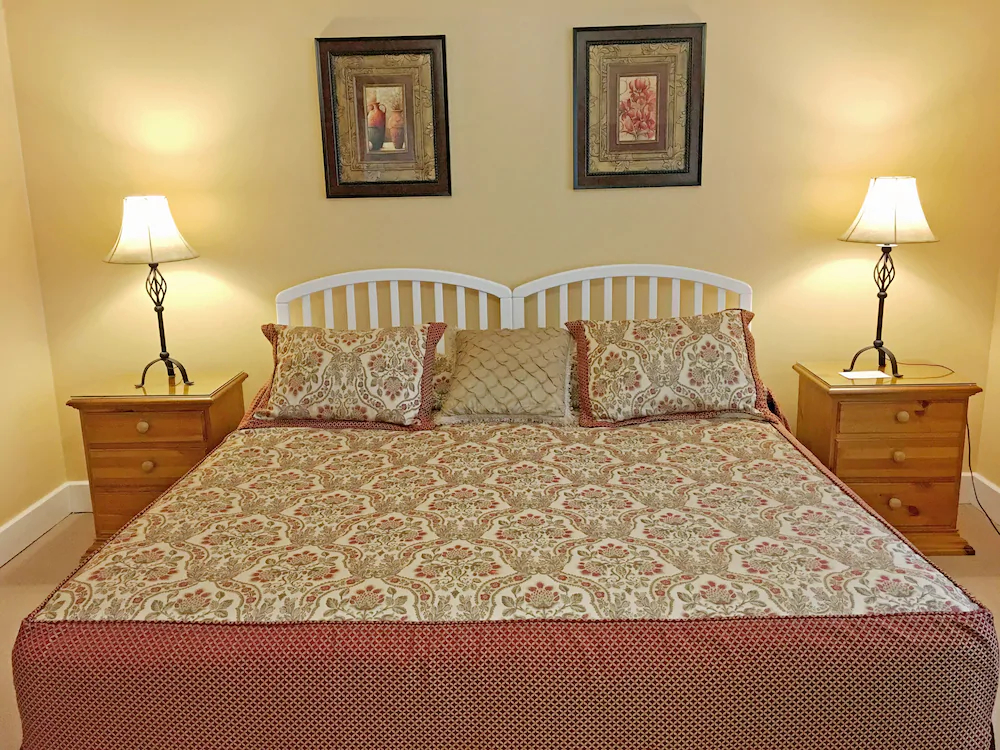 Highland Lake Inn & Resort - Flat Rock