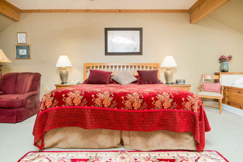Highland Lake Inn & Resort - Flat Rock
