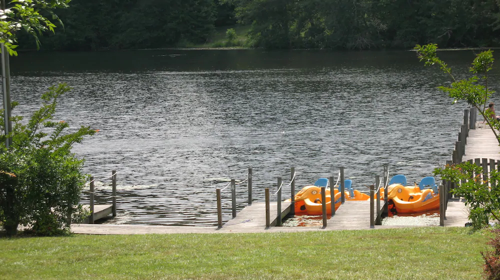 Highland Lake Inn & Resort - Flat Rock