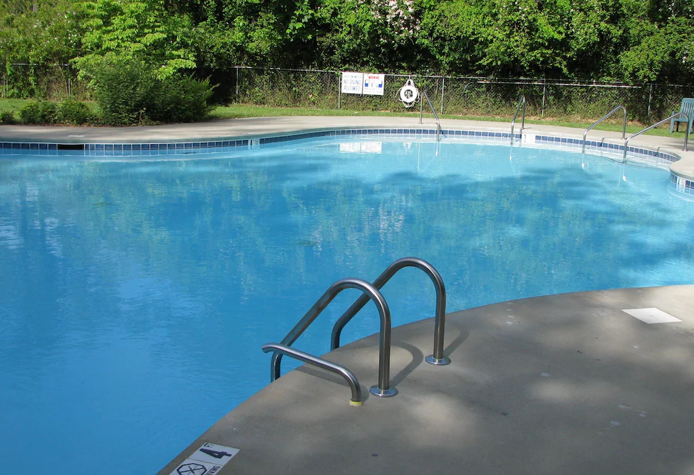 Highland Lake Inn & Resort - Flat Rock