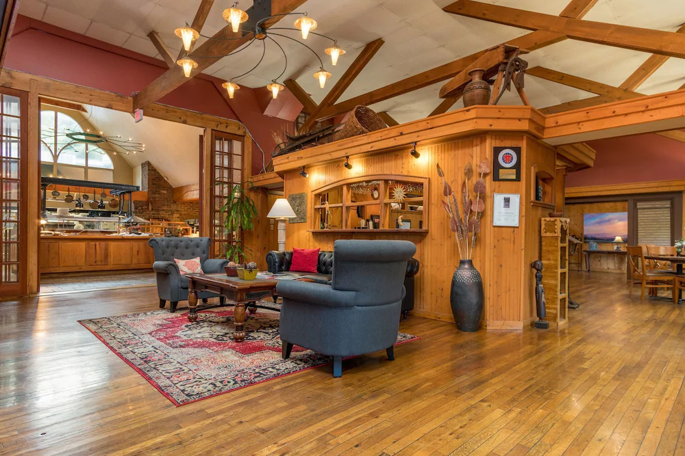 Highland Lake Inn & Resort - Flat Rock