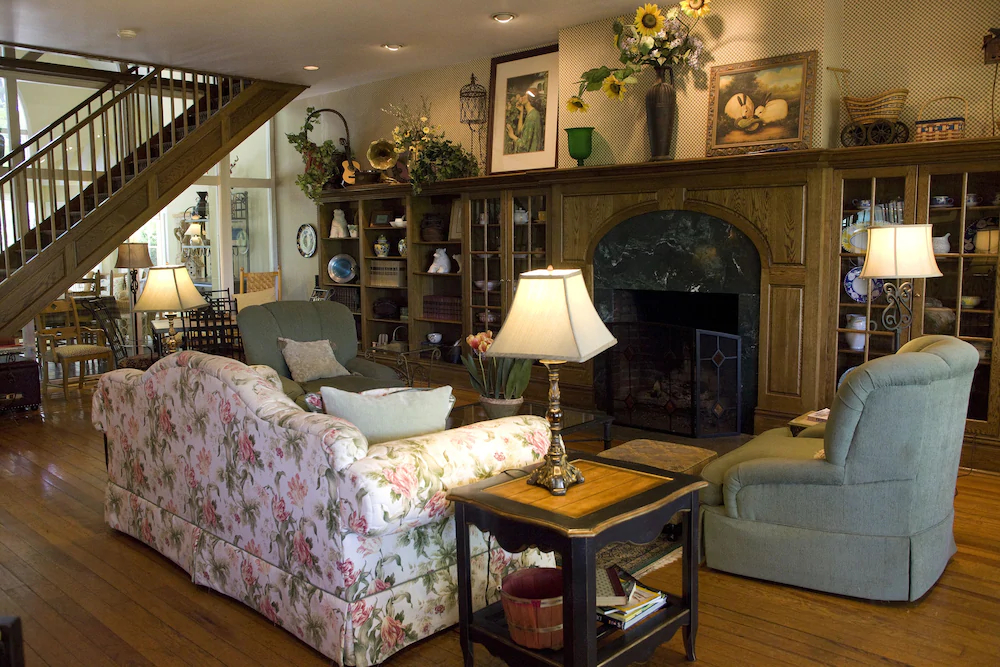 Highland Lake Inn & Resort - Flat Rock