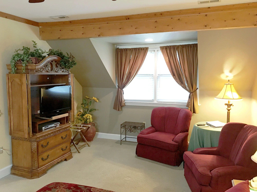 Highland Lake Inn & Resort - Flat Rock