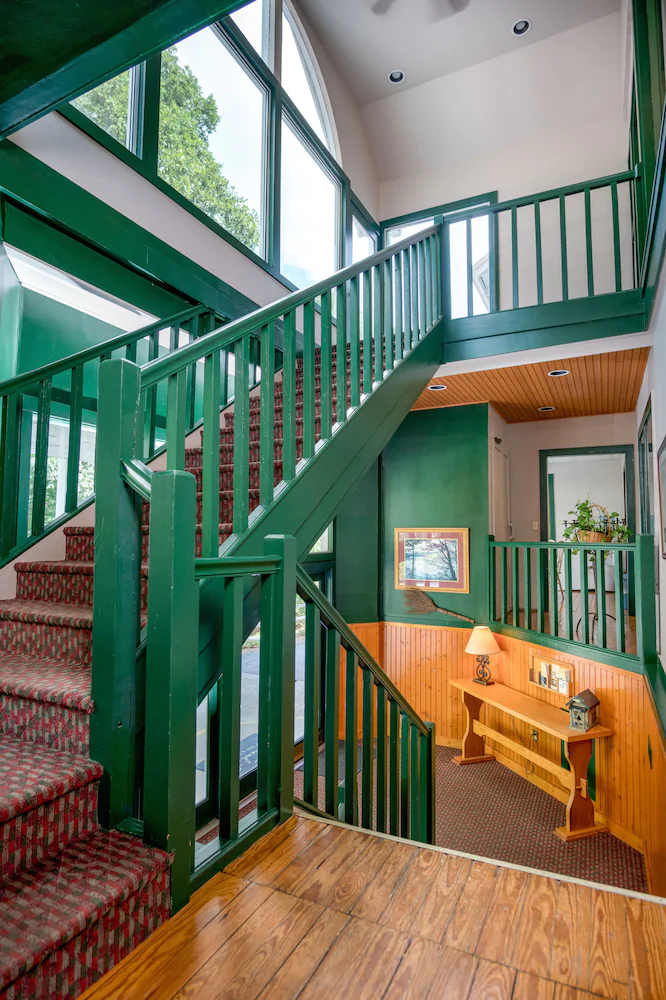 Highland Lake Inn & Resort - Flat Rock