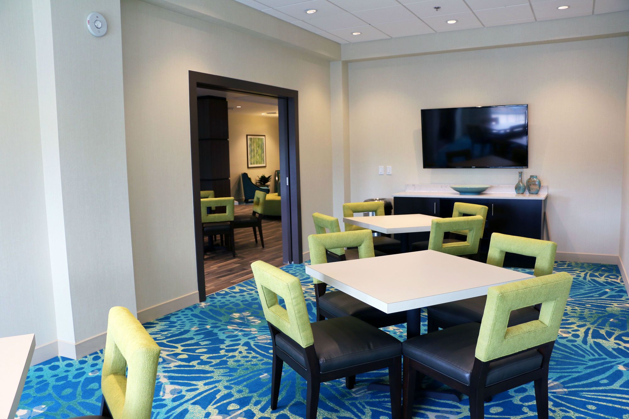 Holiday Inn Express & Suites Hendersonville SE - Flat Rock