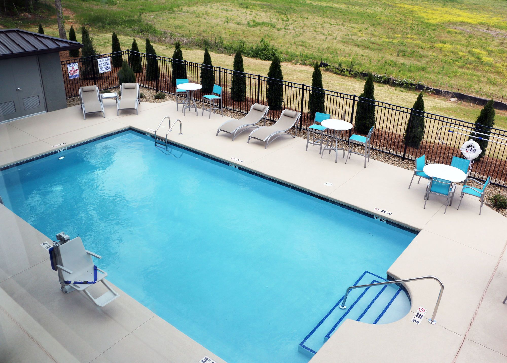 Holiday Inn Express & Suites Hendersonville SE - Flat Rock
