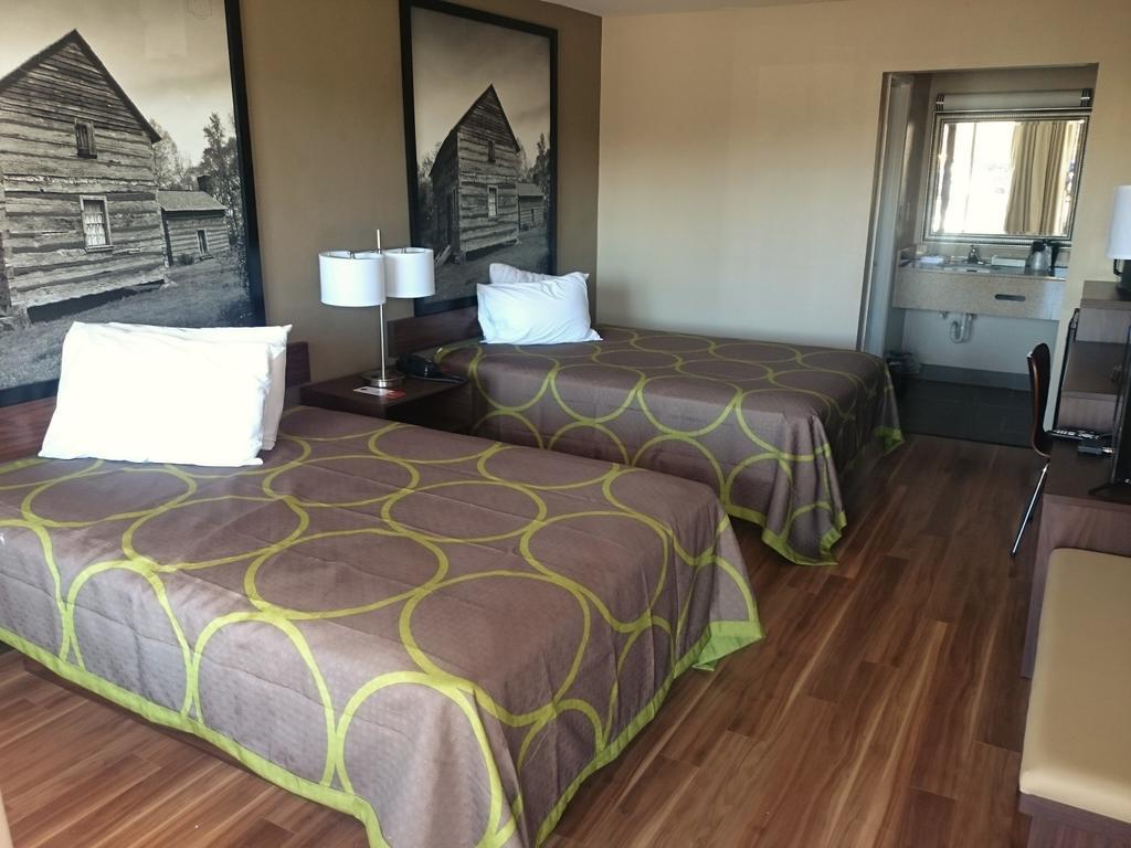 Super 8 by Wyndham Asheville Airport