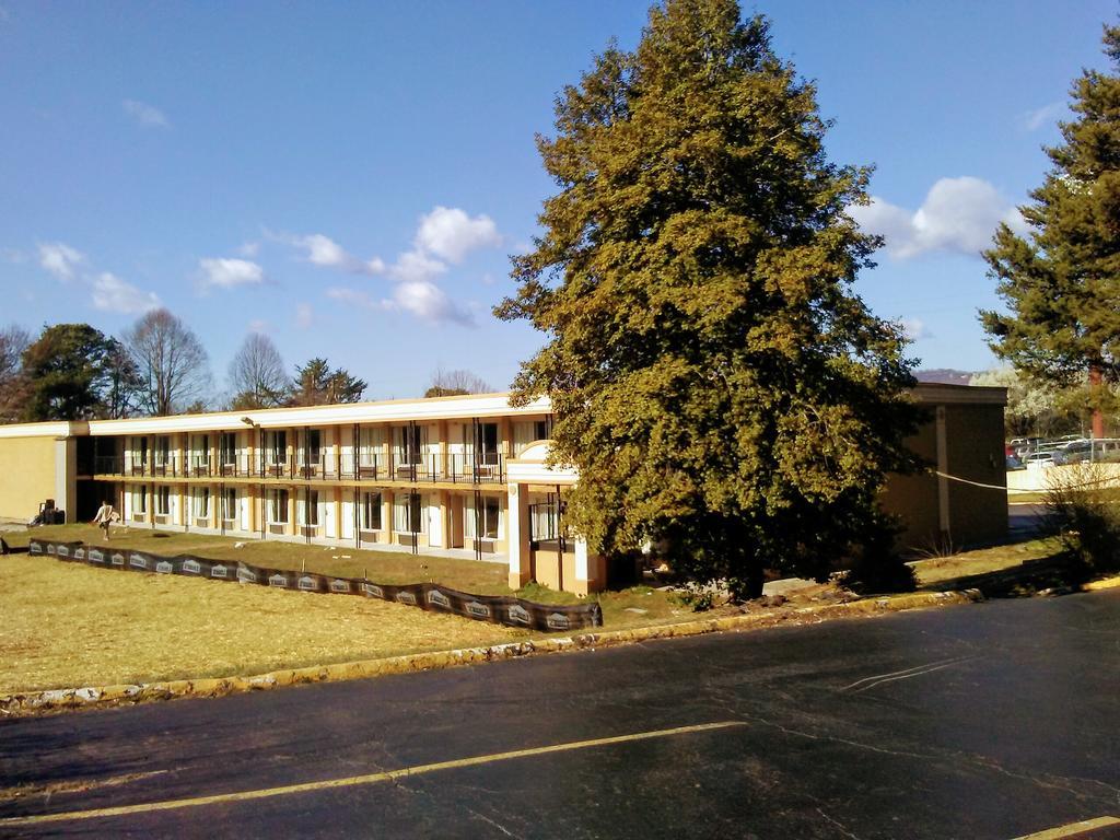 Super 8 by Wyndham Asheville Airport