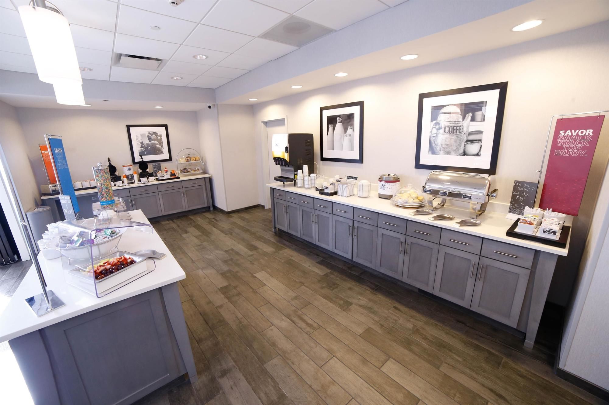 Hampton Inn & Suites Forest City