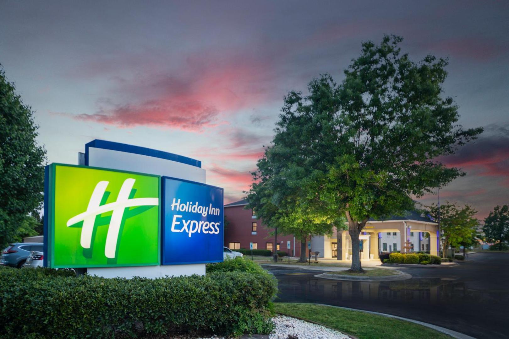 Holiday Inn Express Clayton (SE Raleigh)