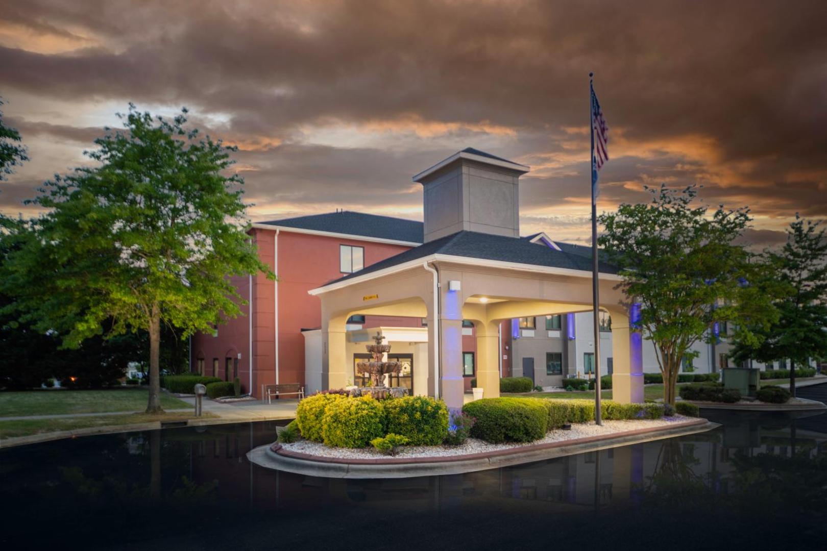 Holiday Inn Express Clayton (SE Raleigh)
