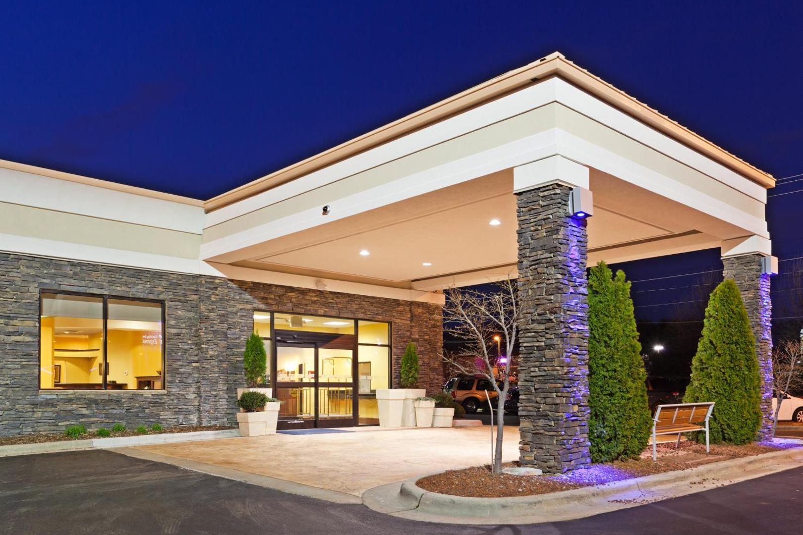 Holiday Inn Express Greensboro (I-40 @ Wendover)