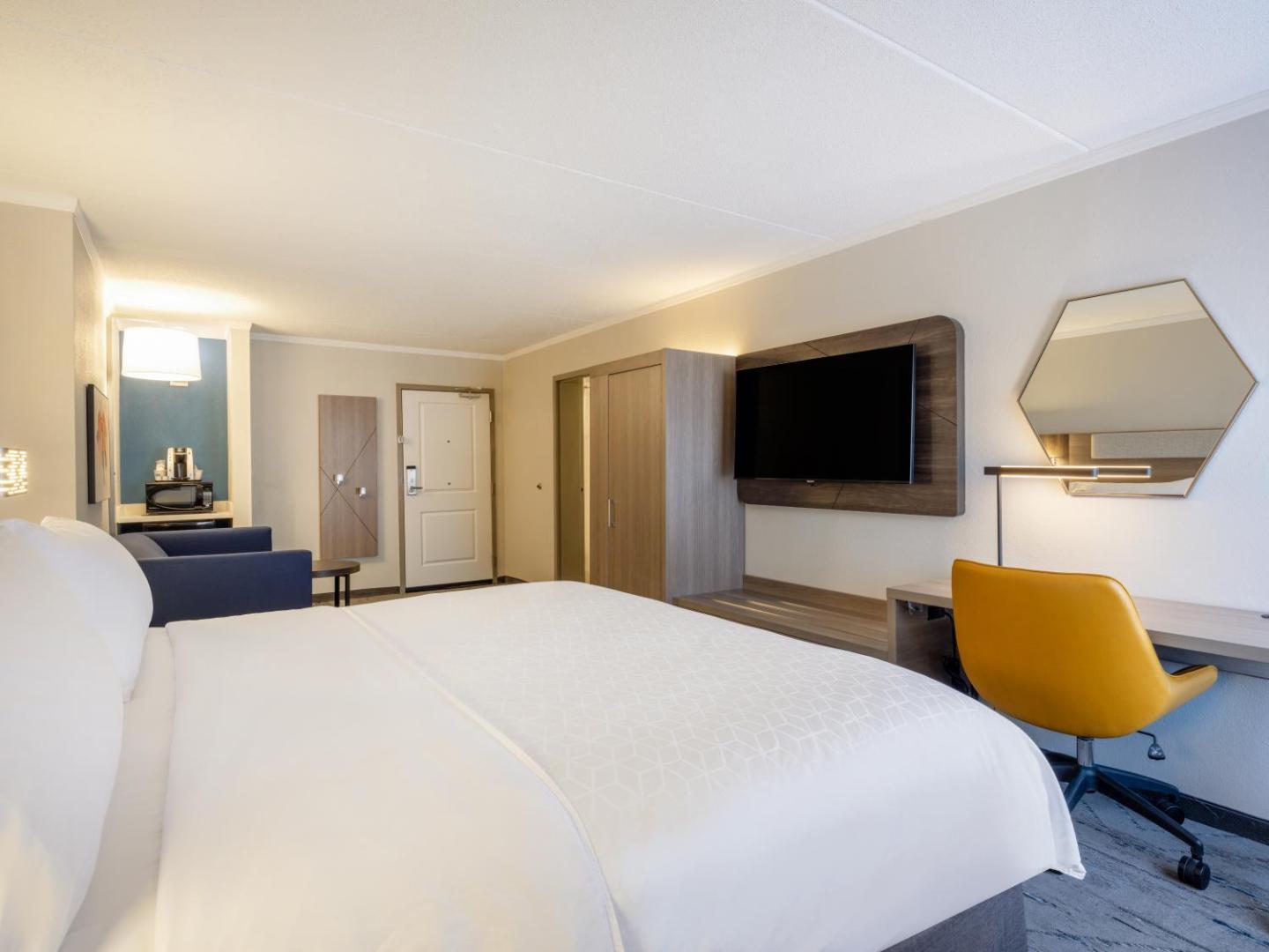 Holiday Inn Express Greensboro (I-40 @ Wendover)