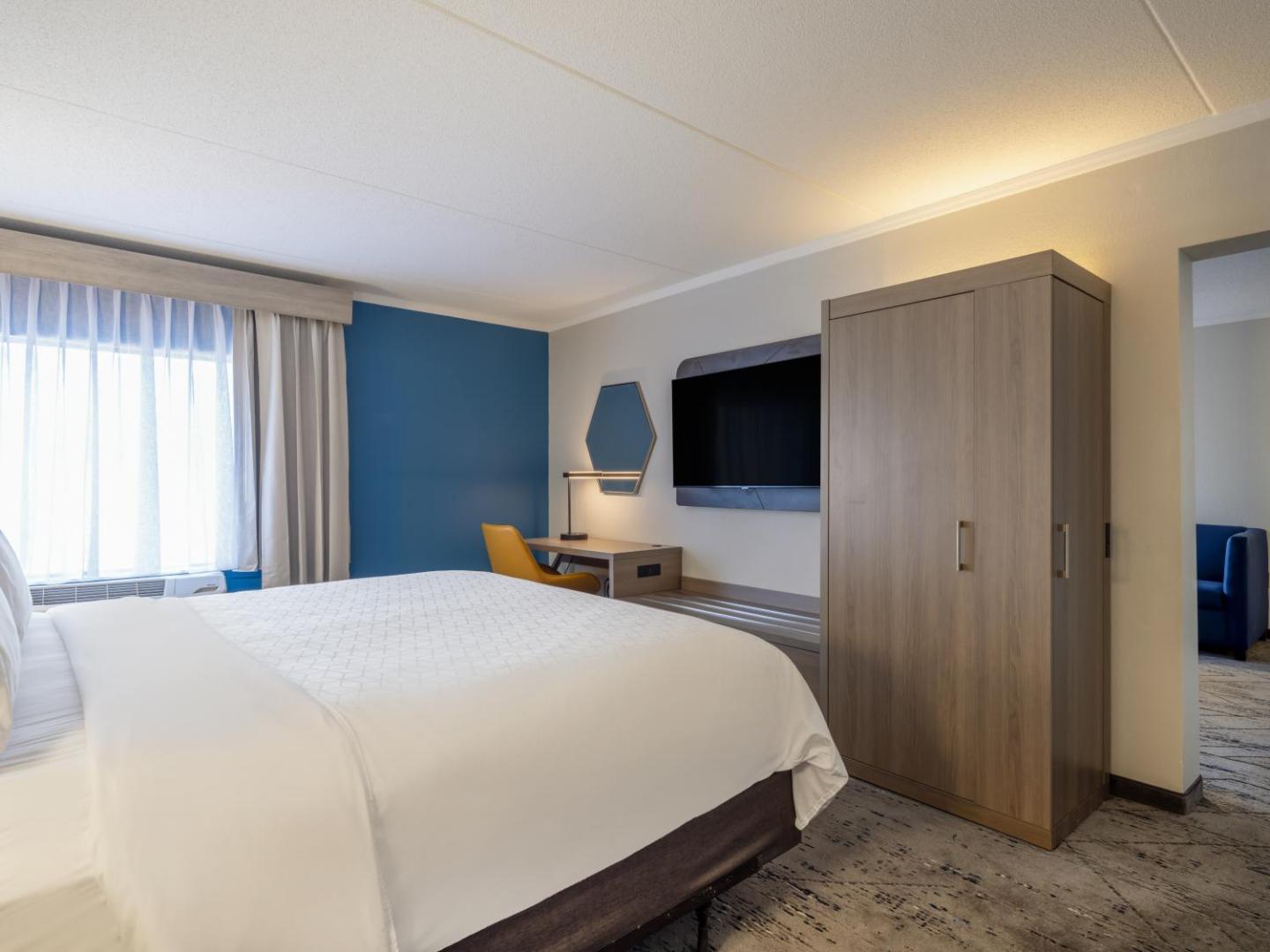 Holiday Inn Express Greensboro (I-40 @ Wendover)