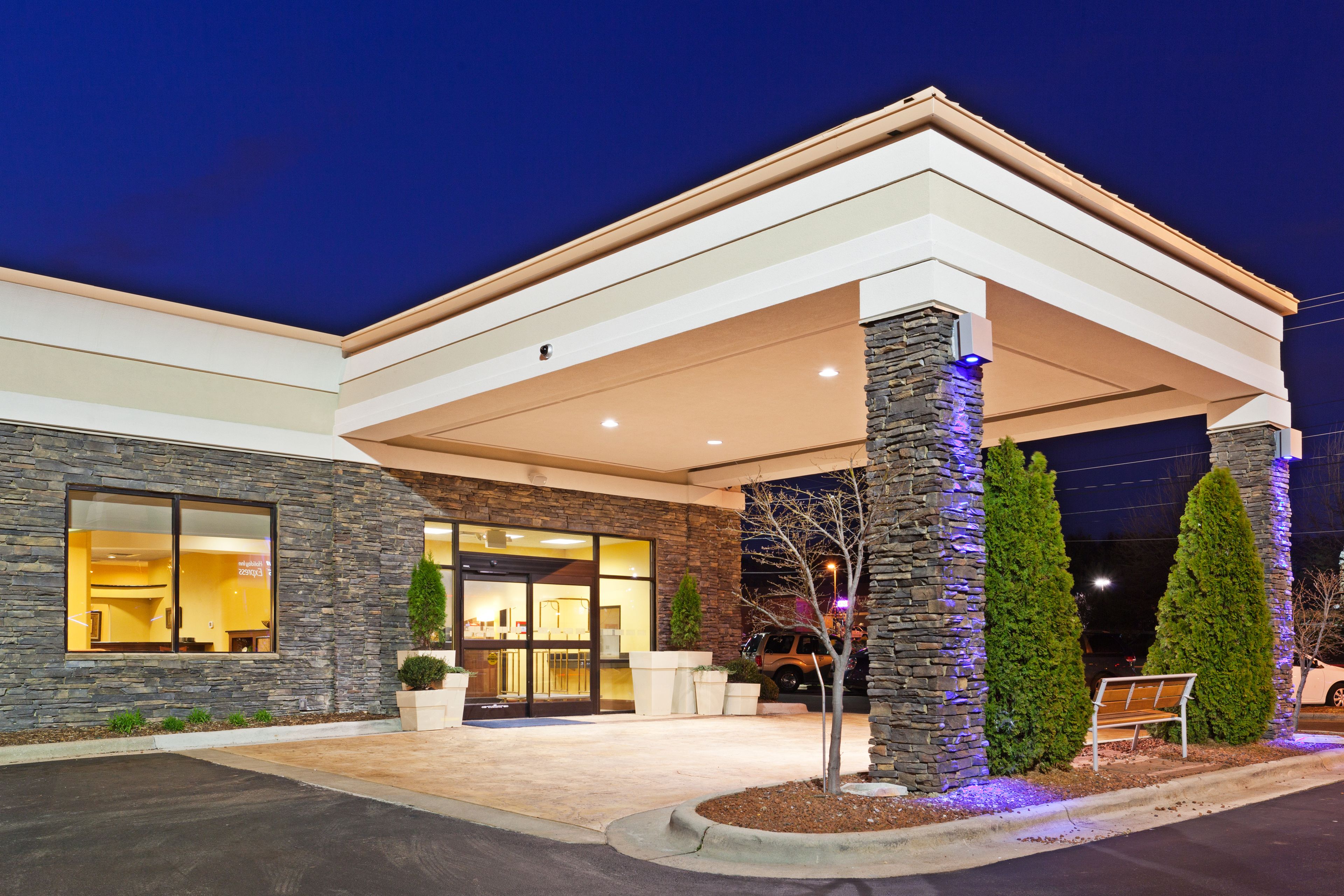 Holiday Inn Express Greensboro (I-40 @ Wendover)