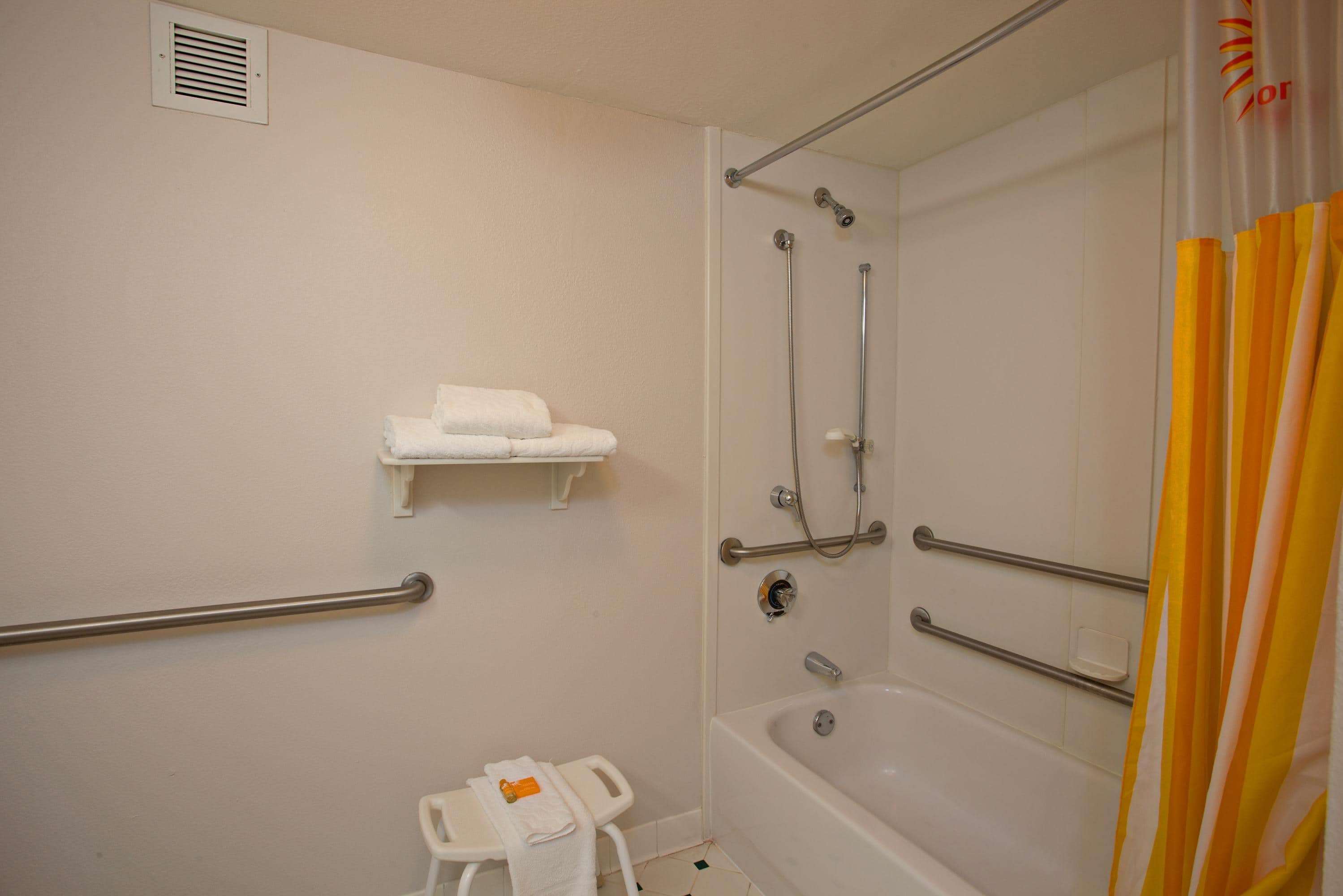La Quinta Inn & Suites by Wyndham Greensboro NC