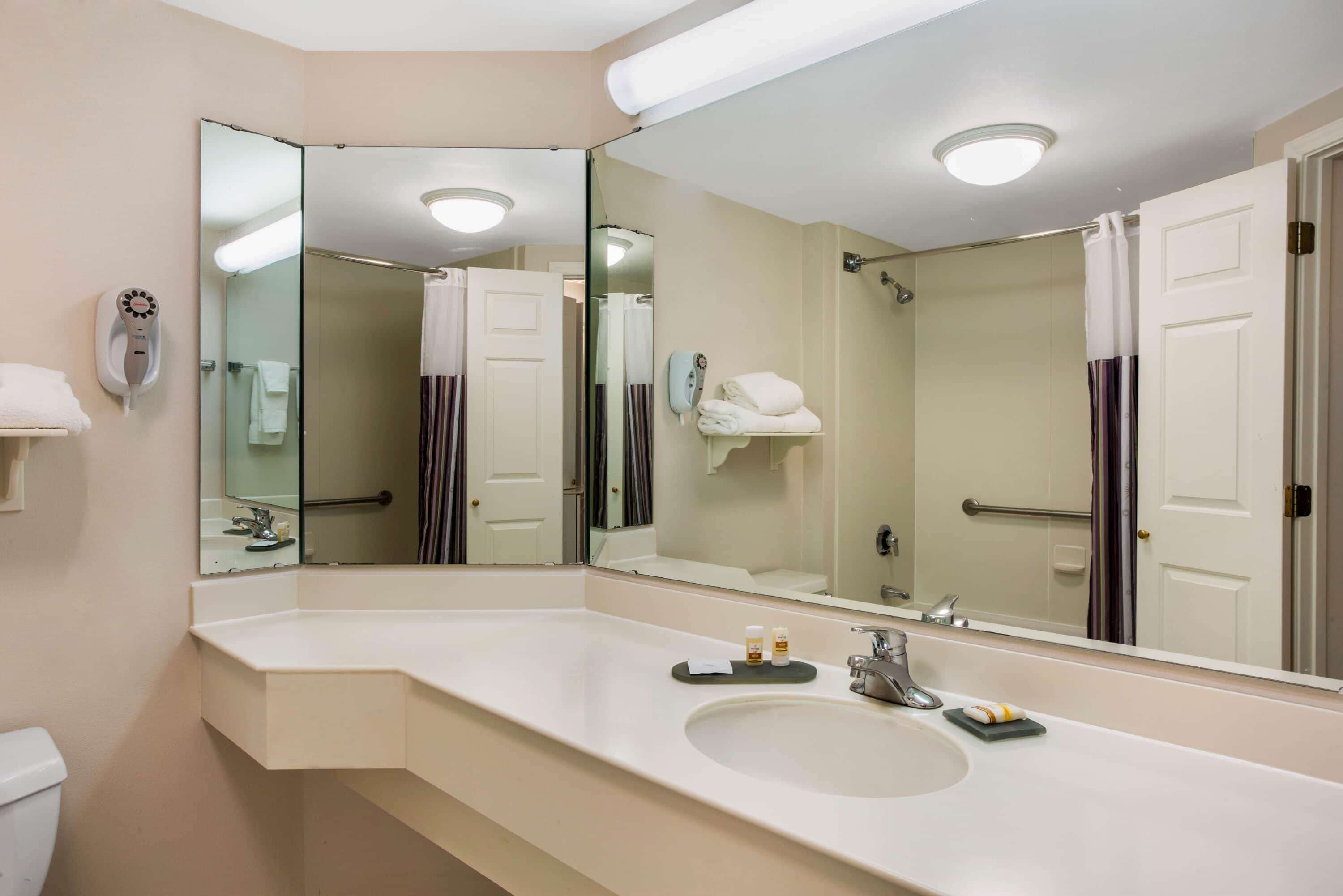 La Quinta Inn & Suites by Wyndham Greensboro NC