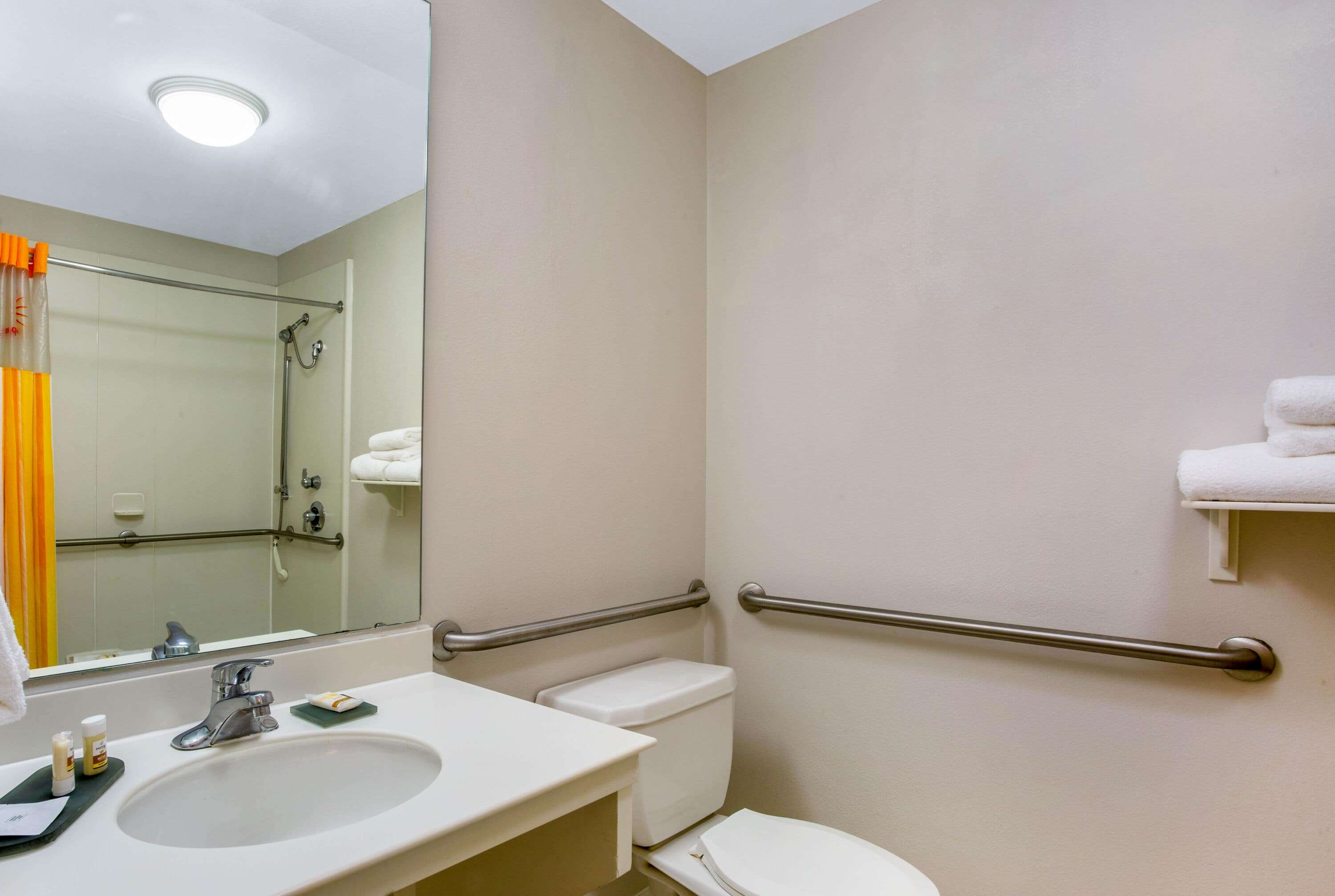 La Quinta Inn & Suites by Wyndham Greensboro NC