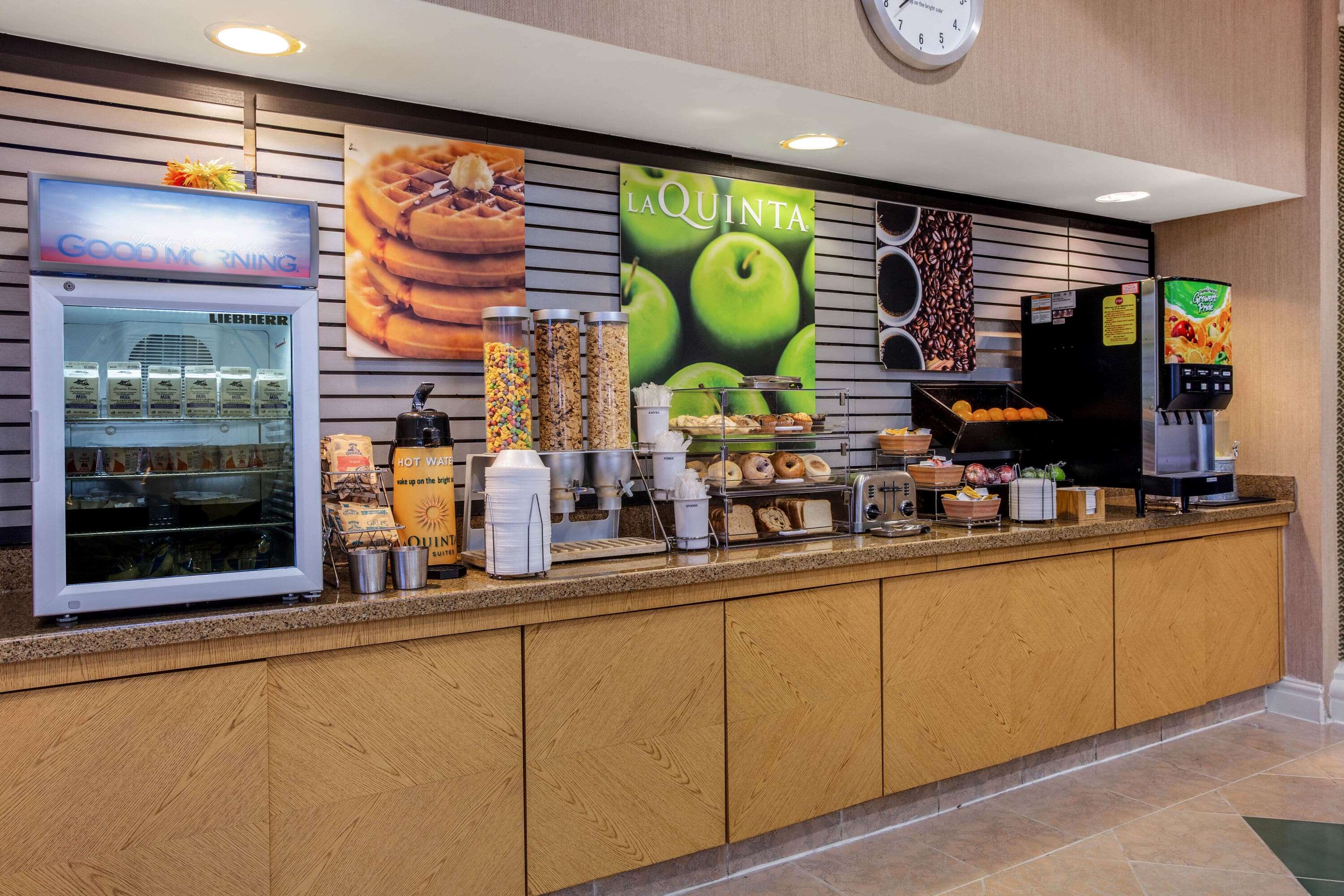 La Quinta Inn & Suites by Wyndham Greensboro NC
