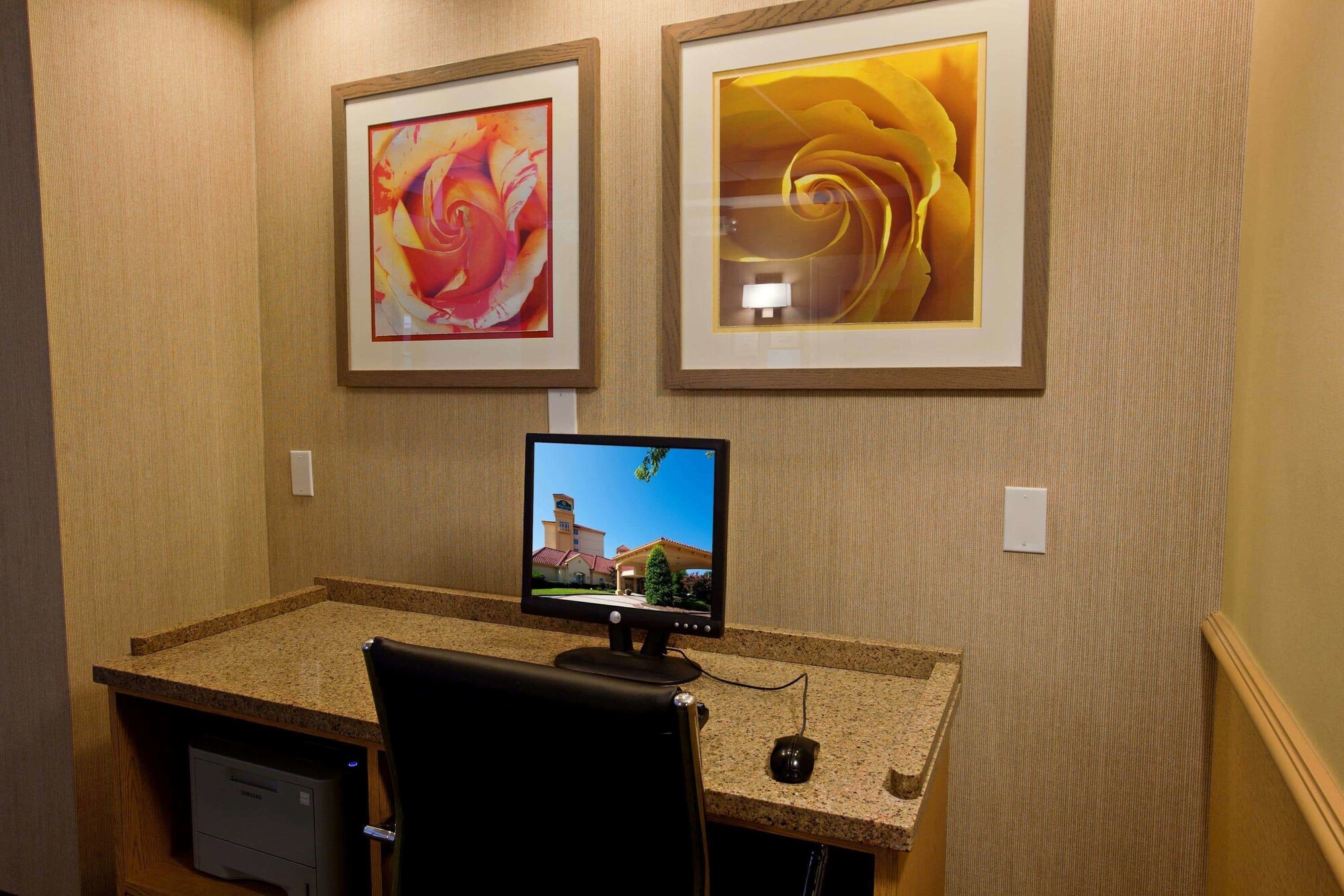 La Quinta Inn & Suites by Wyndham Greensboro NC