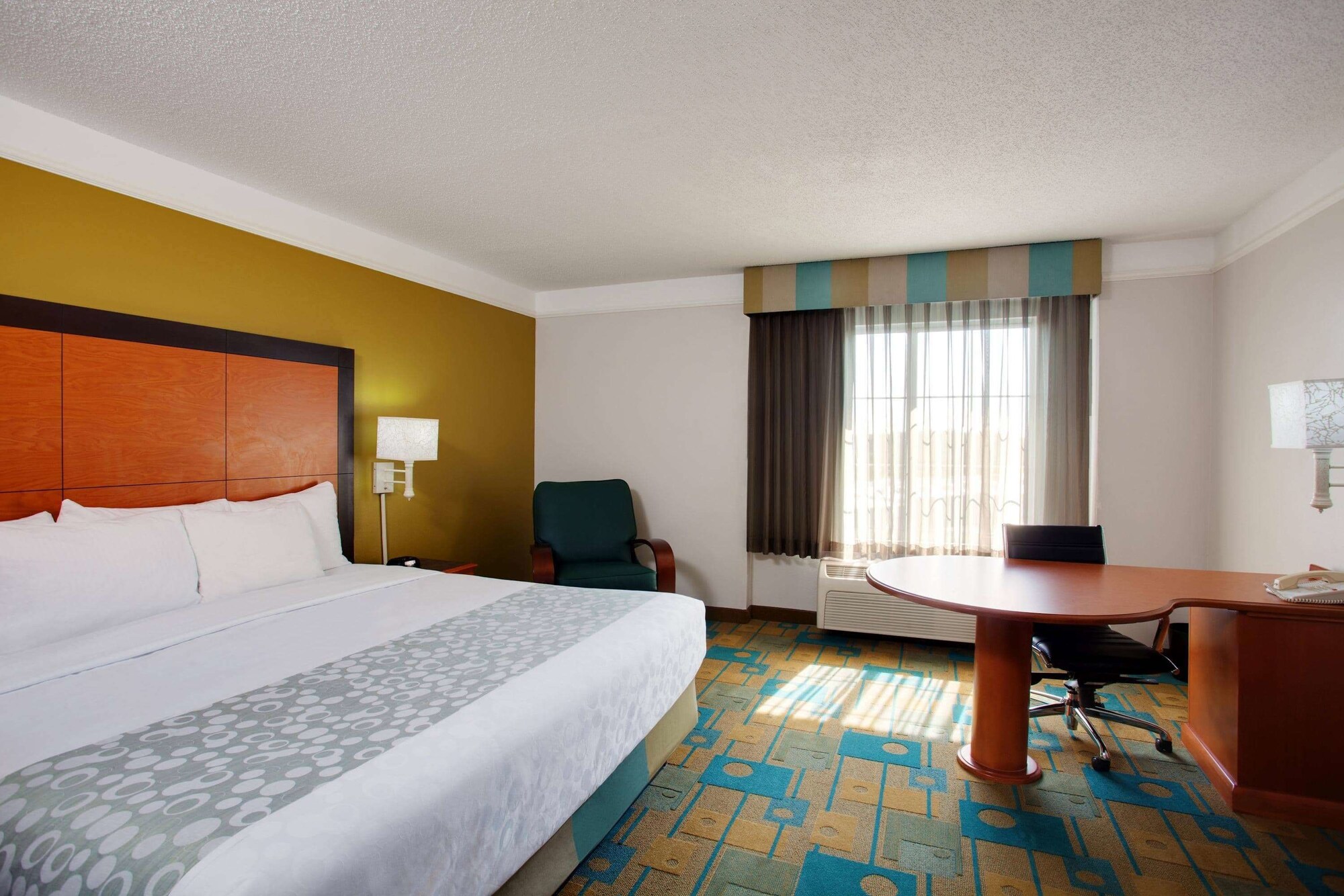 La Quinta Inn & Suites by Wyndham Greensboro NC