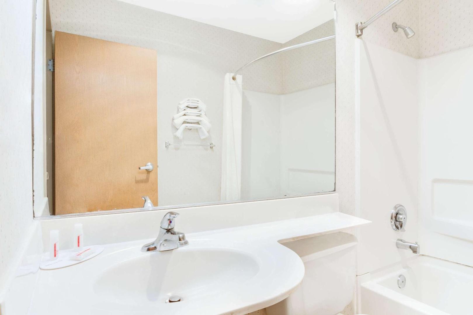 Microtel Inn & Suites by Wyndham Greensboro