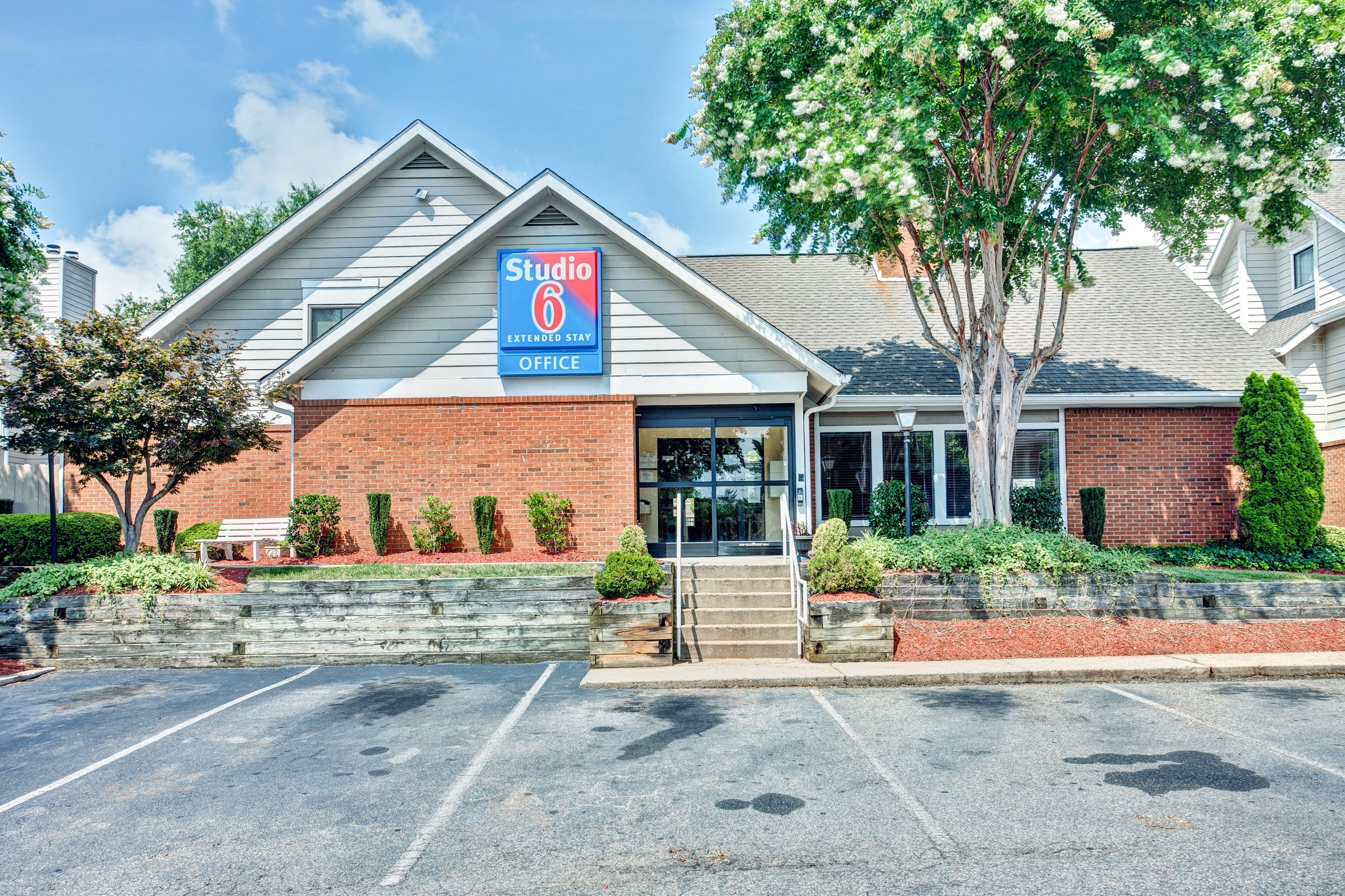 Studio 6 Greensboro