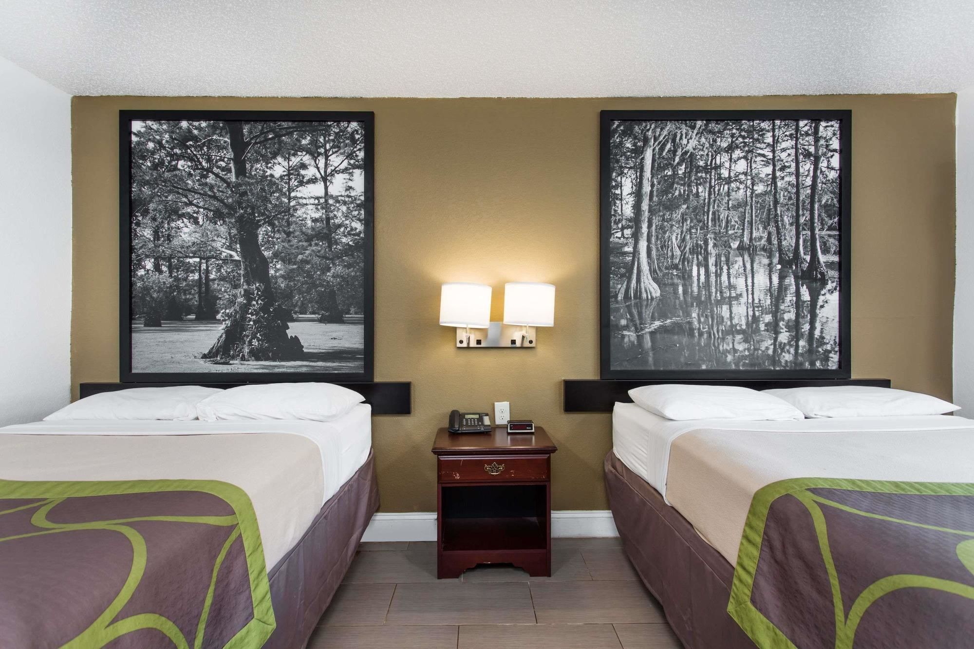 Super 8 by Wyndham Greensboro/Coliseum/Conv.