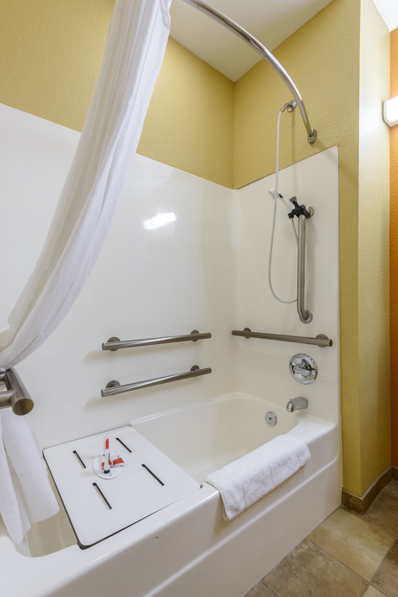 Microtel Inn & Suites by Wyndham Greenville/University Med