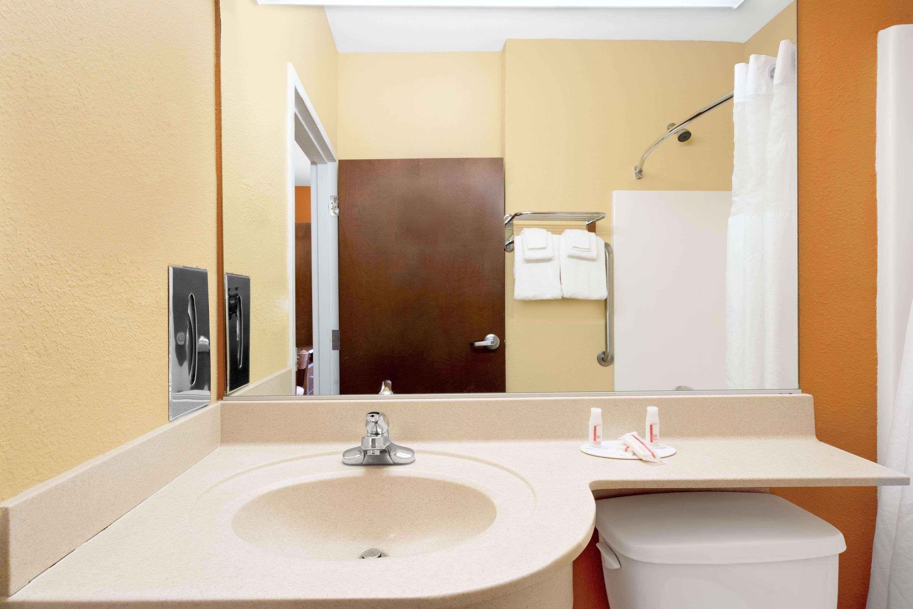 Microtel Inn & Suites by Wyndham Greenville/University Med