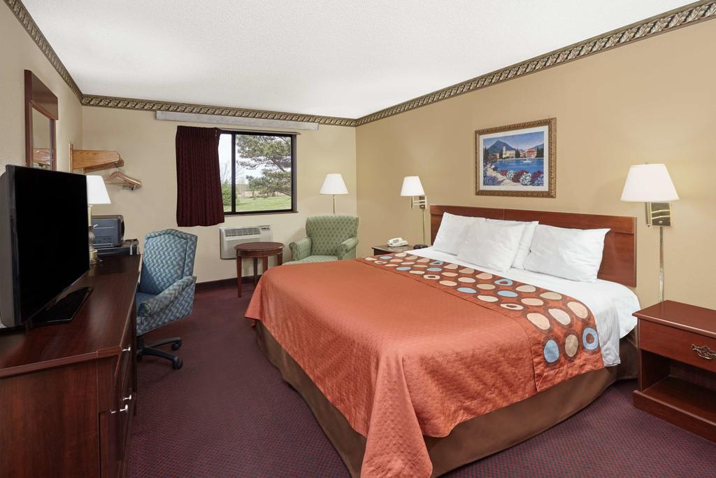 Super 8 by Wyndham Greenville