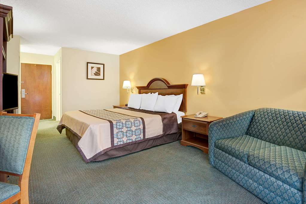 Days Inn by Wyndham Burlington East