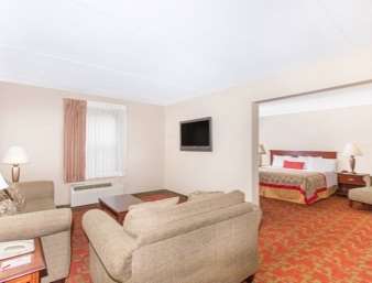 Ramada by Wyndham Hendersonville