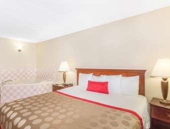 Ramada by Wyndham Hendersonville