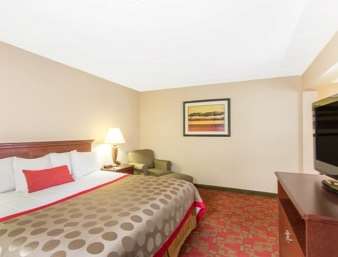 Ramada by Wyndham Hendersonville