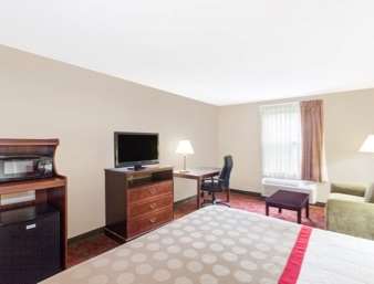 Ramada by Wyndham Hendersonville