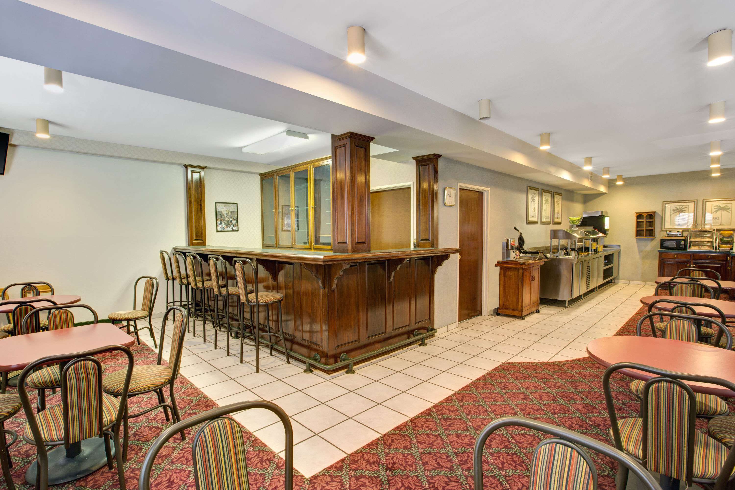 Days Inn & Suites by Wyndham Hickory