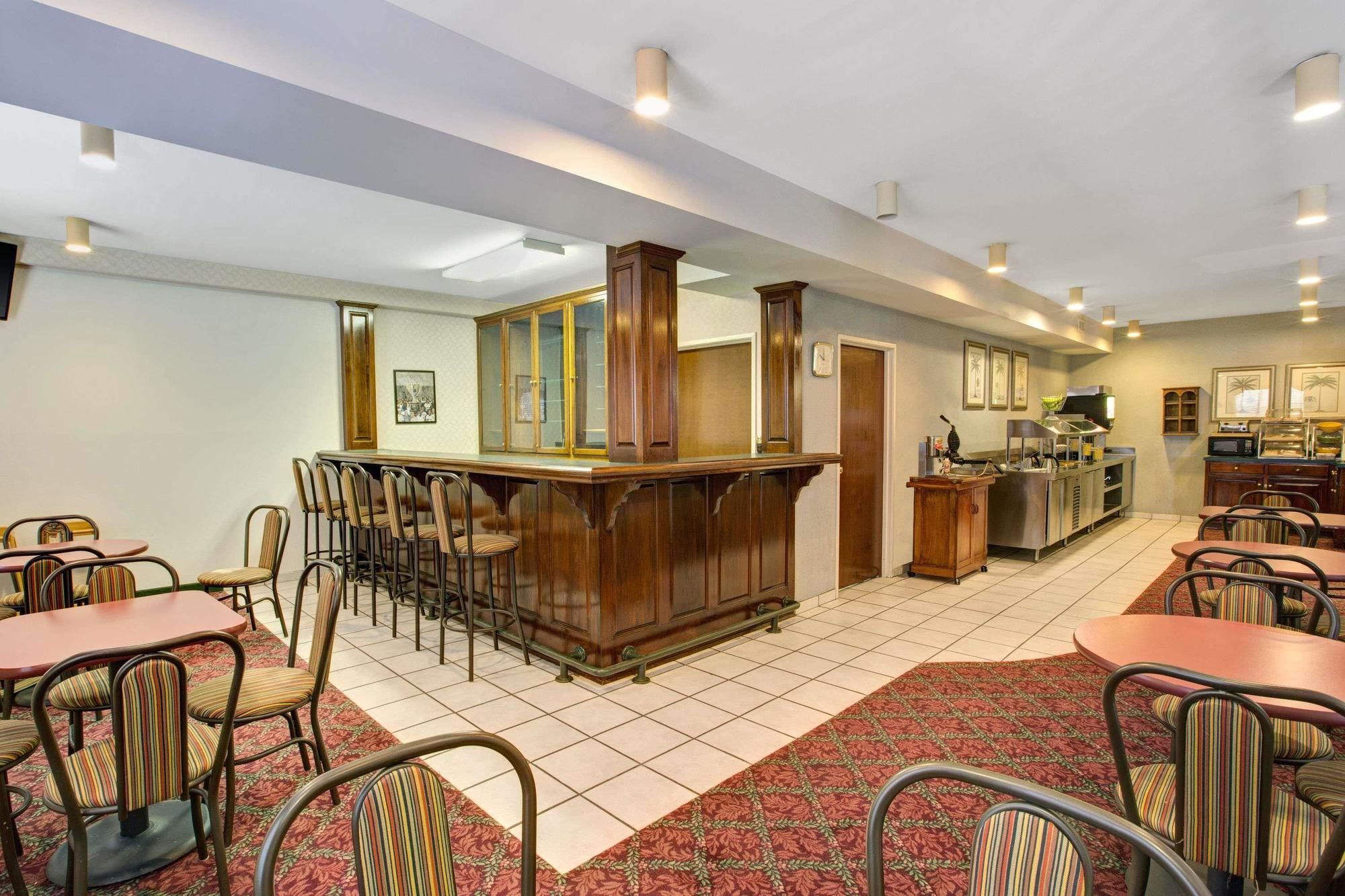 Days Inn & Suites by Wyndham Hickory