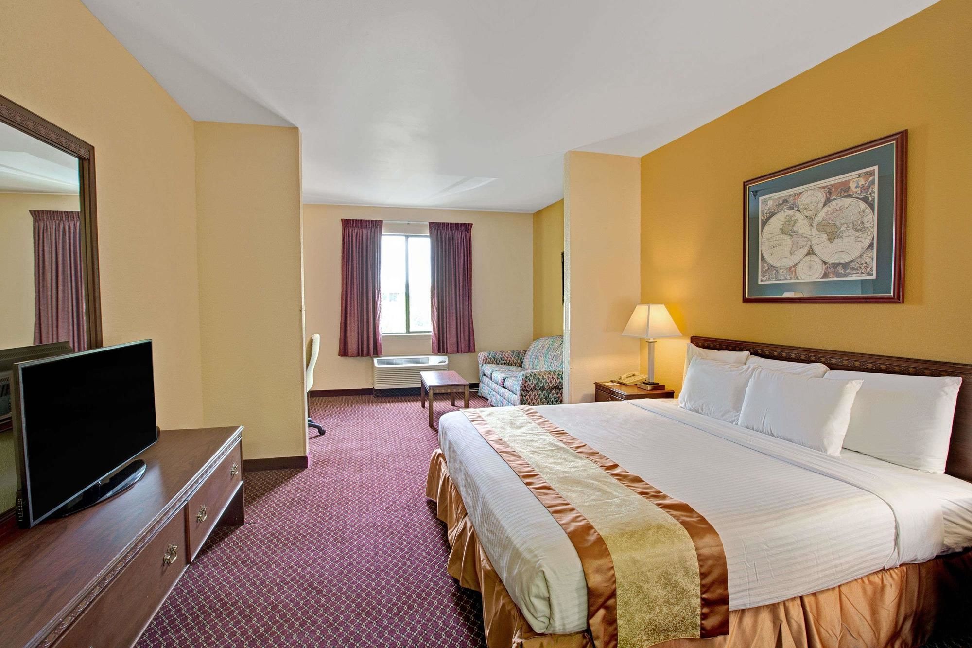 Days Inn & Suites by Wyndham Hickory