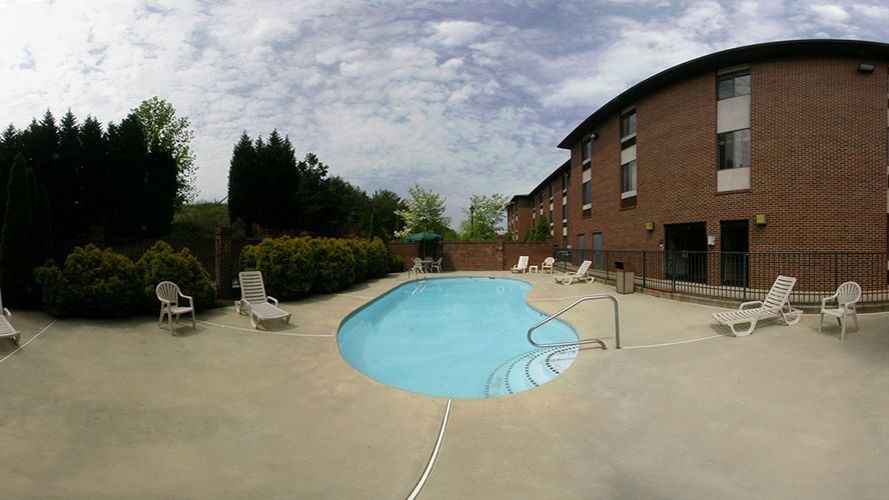 Days Inn & Suites by Wyndham Hickory