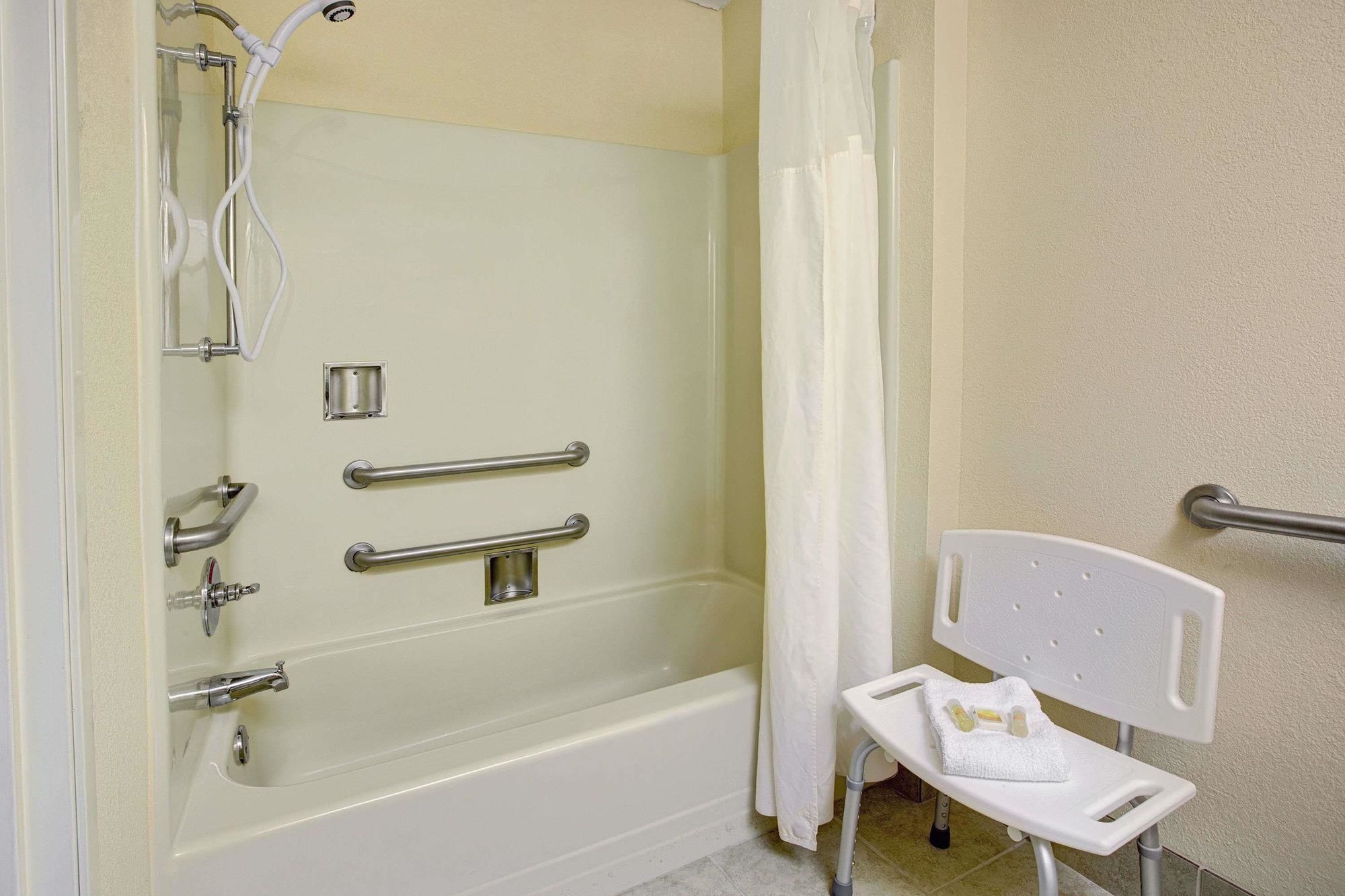 Days Inn & Suites by Wyndham Hickory