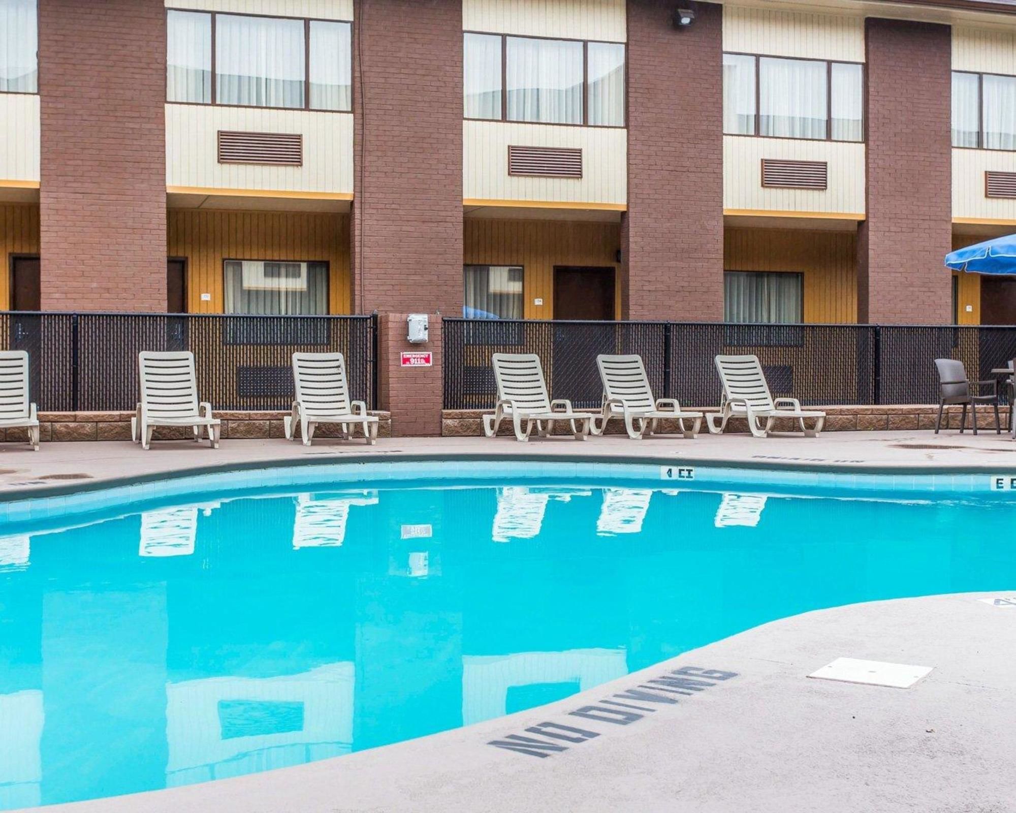 Quality Suites Convention Center