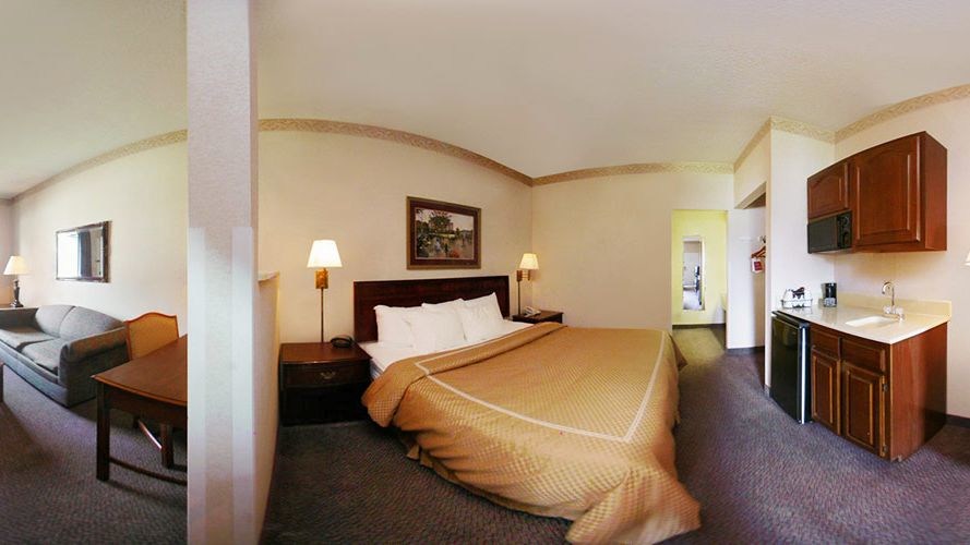 Quality Suites Convention Center