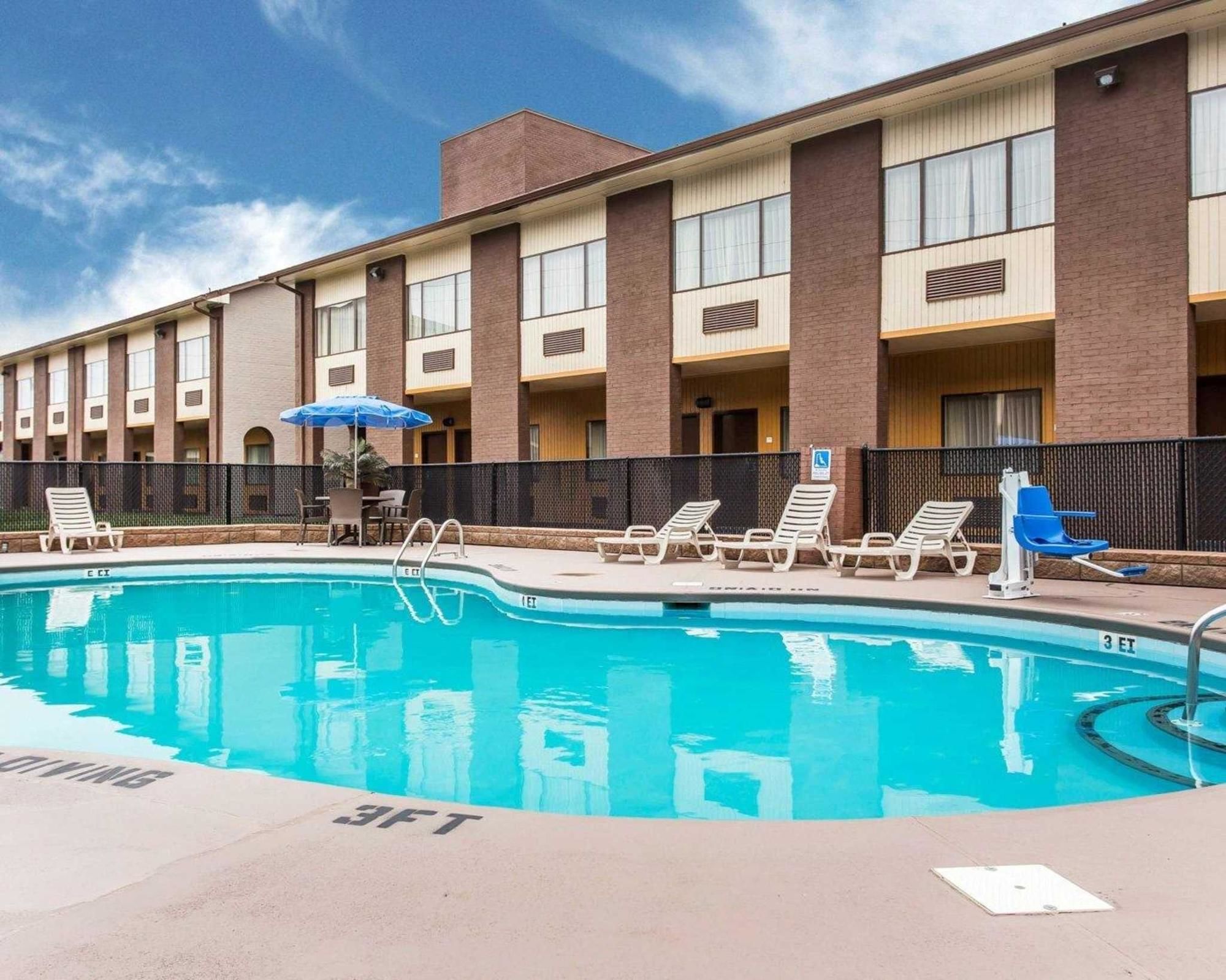 Quality Suites Convention Center