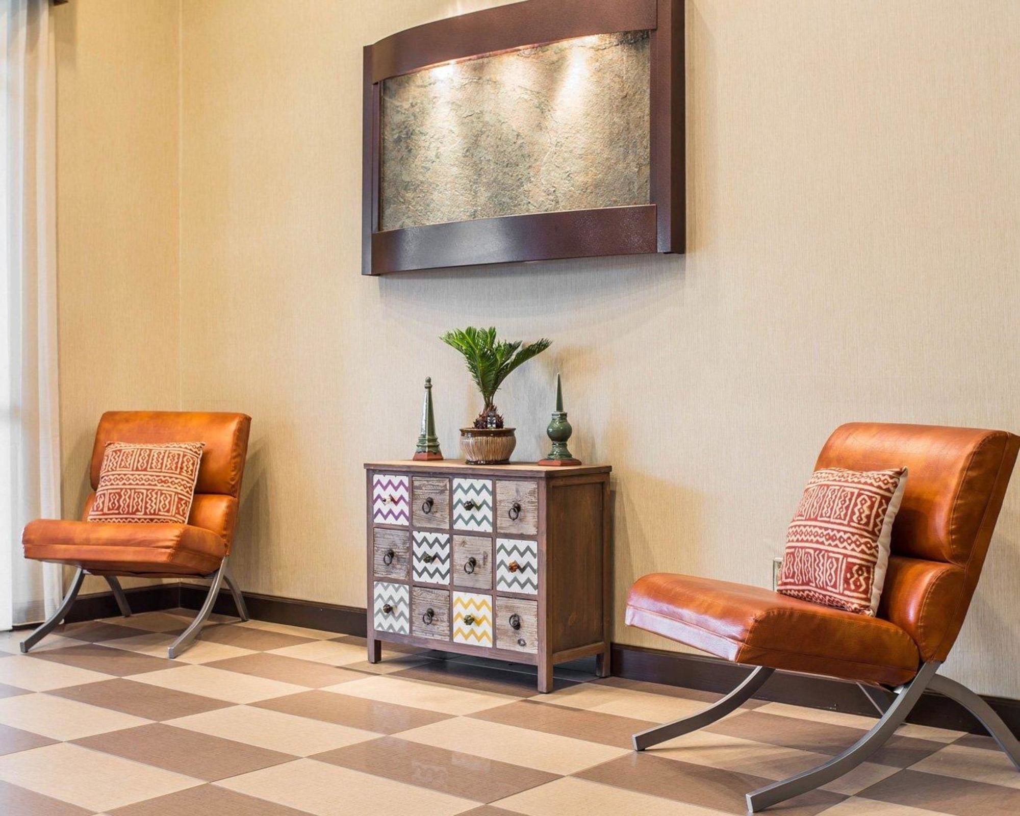 Quality Suites Convention Center