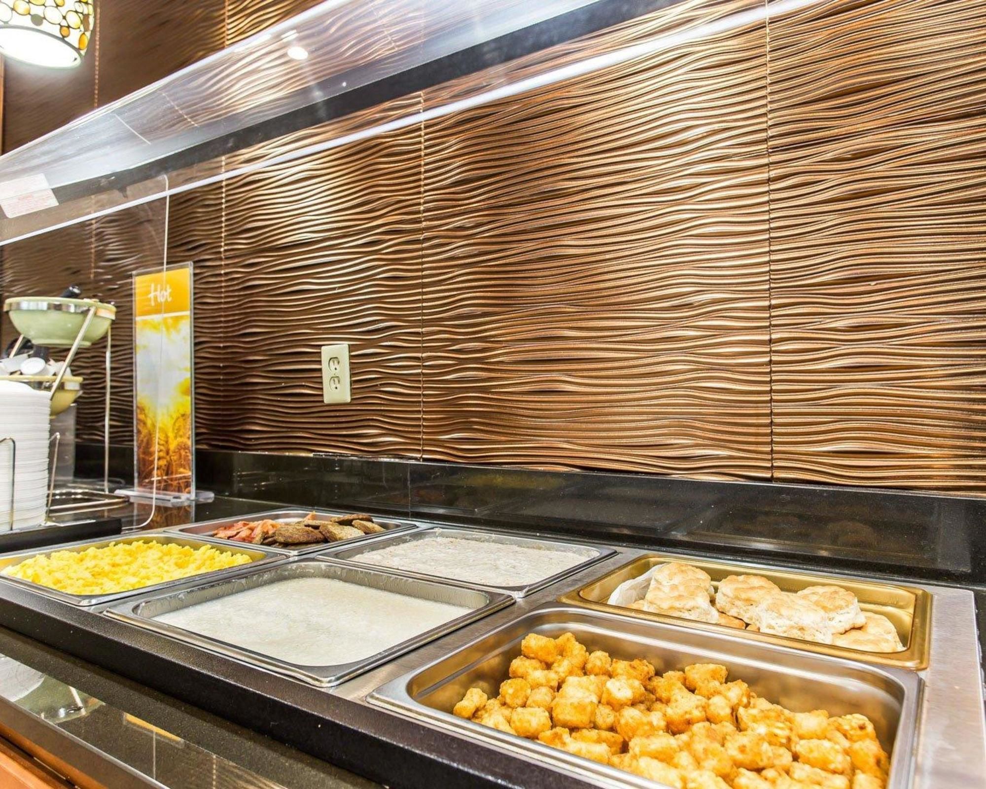 Quality Suites Convention Center