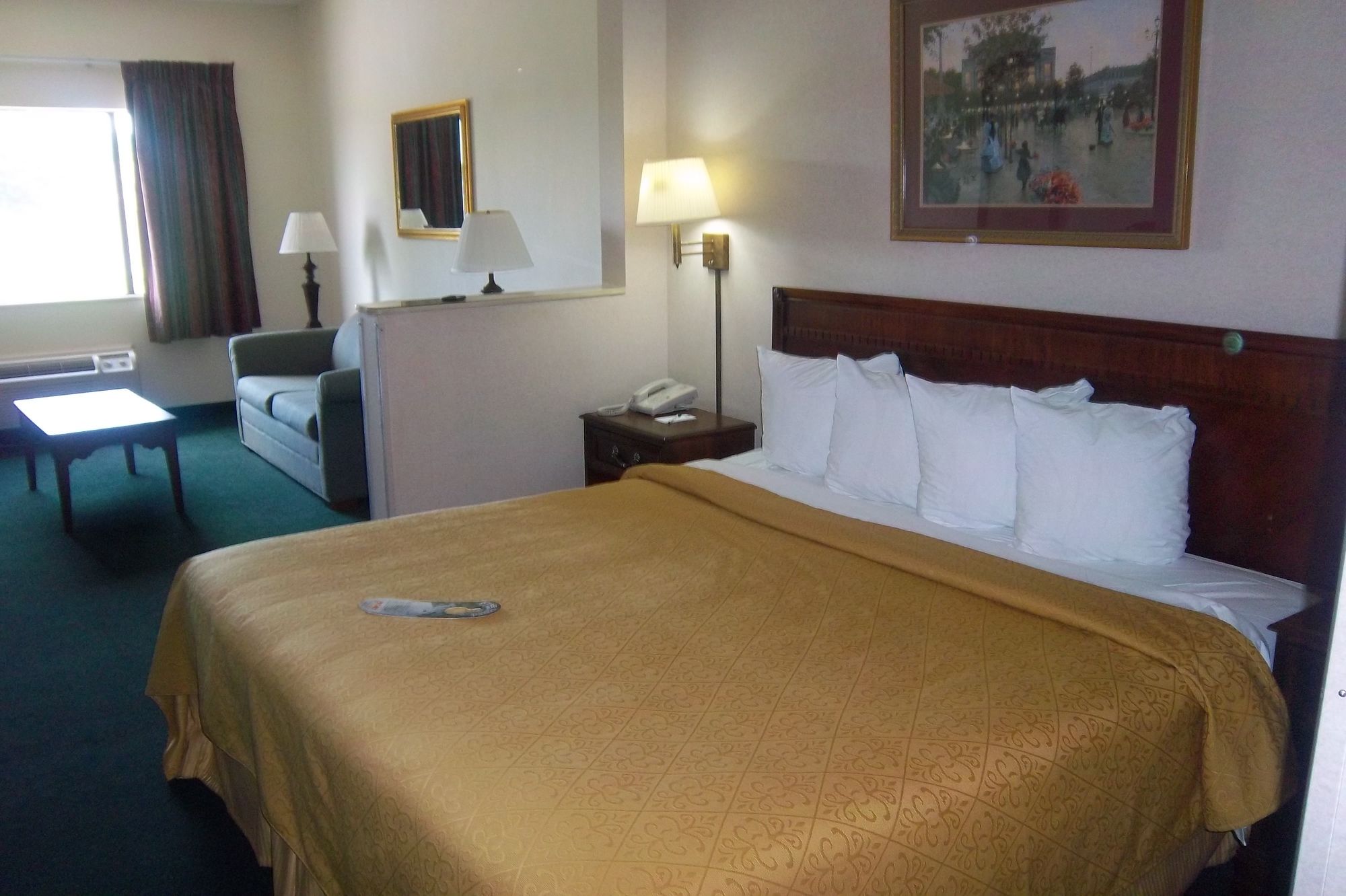 Quality Suites Convention Center