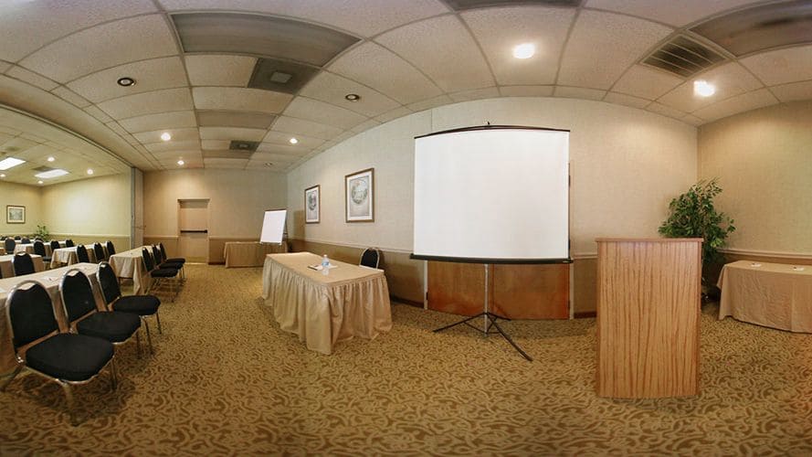 Quality Suites Convention Center